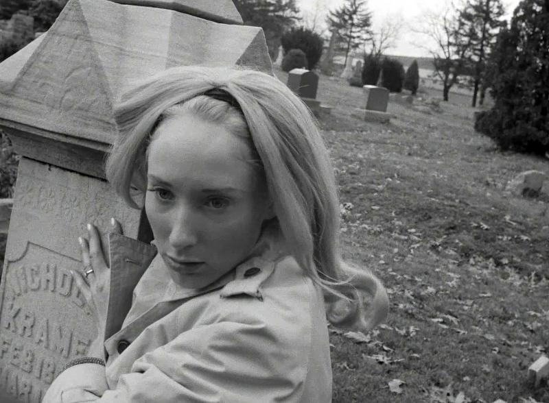6152e47d9d4649c347abb131_Barbra-at-the-Kramer-Stone.-Photo-Image-Ten,Inc.-All-Rights-Reserved.jpg